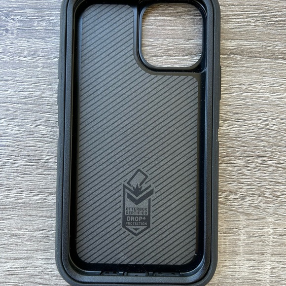 iPhone 12/12 Pro Otterbox Camo - Picture 2 of 2